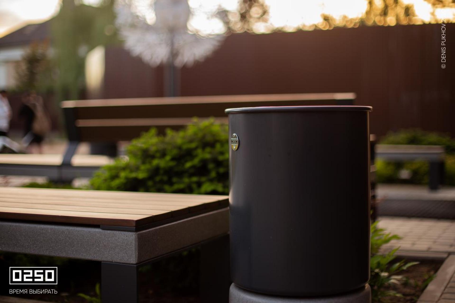 Парковая скамейка на алюминиевых ножках серый графит