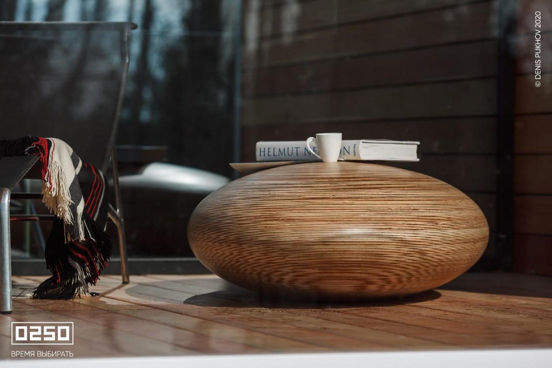 Камень времени натуральное дерево на террасе