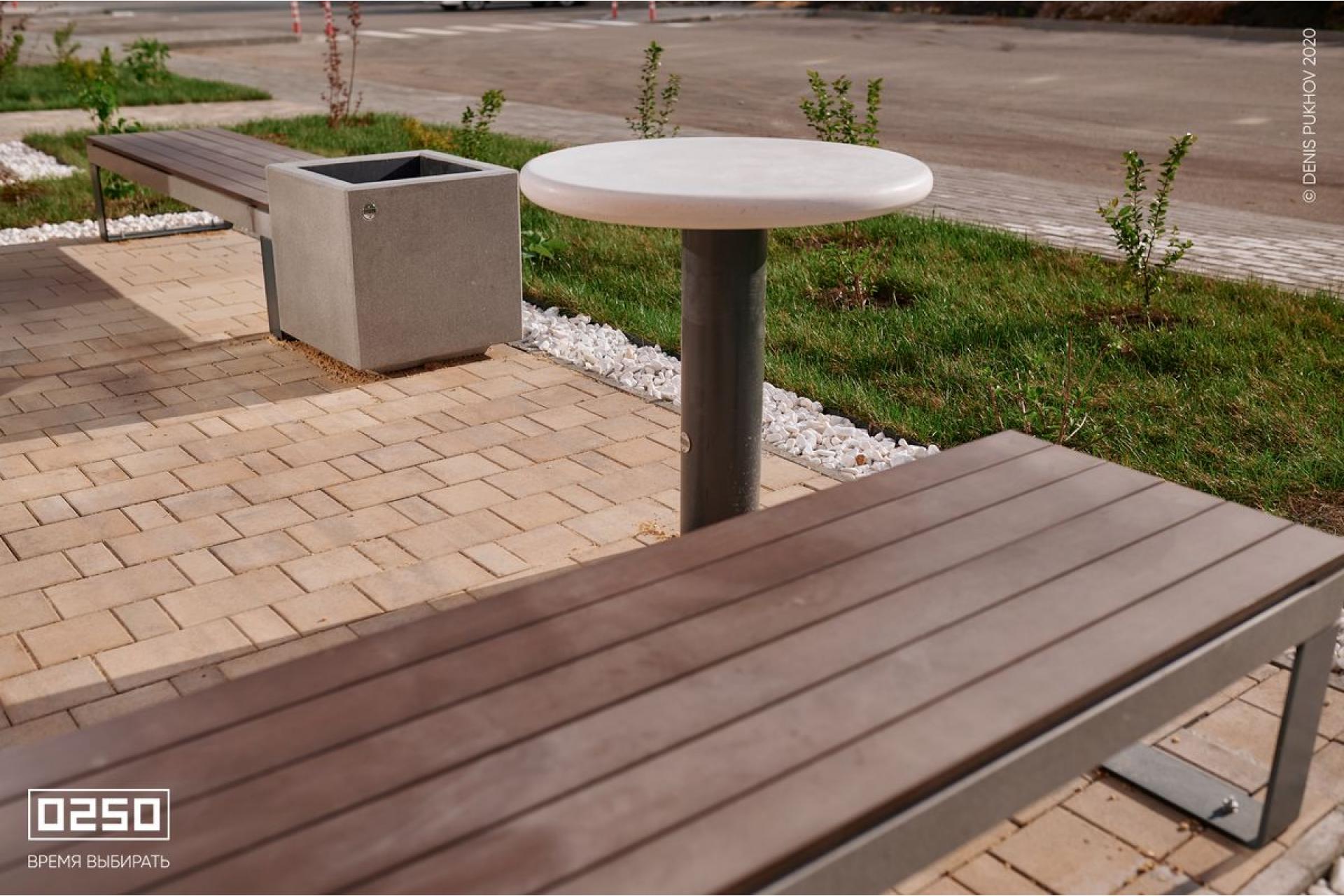 Фото Обеденный уличный стол белого цвета ЖК Ньютон Челябинск