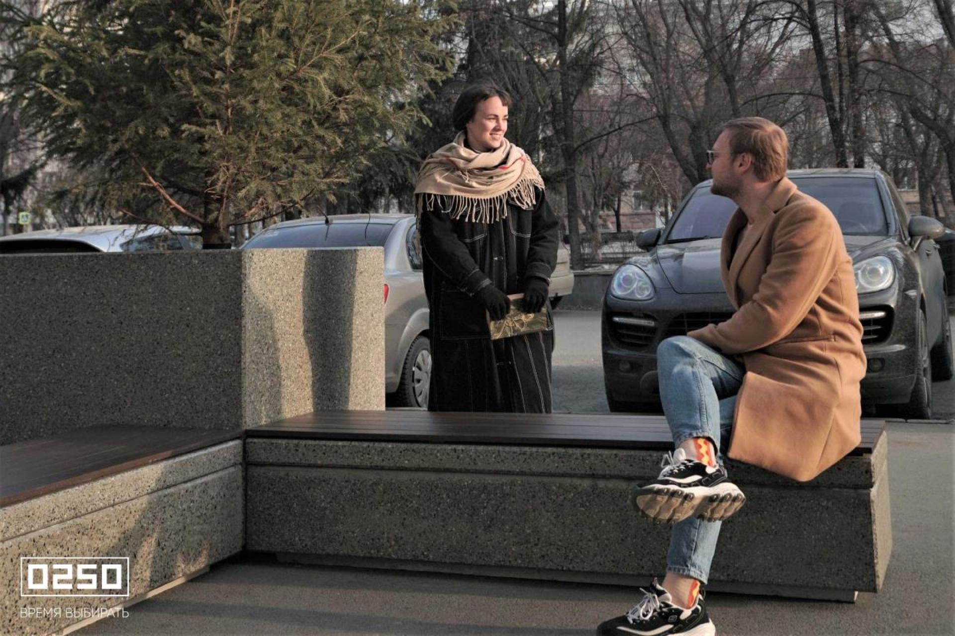 Бетонная скамейка серый графит