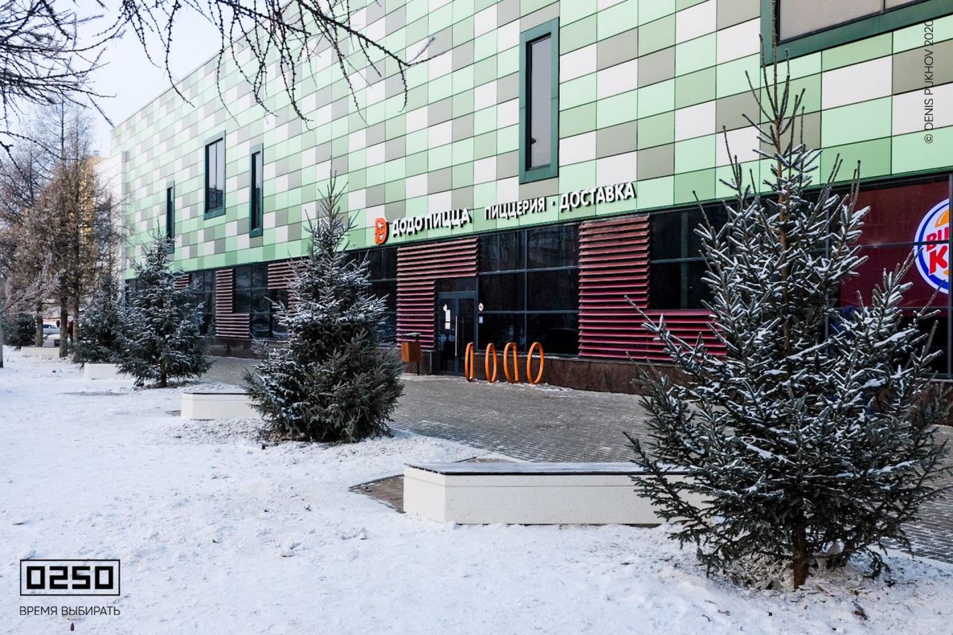 Бетонные скамейки у ТЦ Елки г. Челябинск 