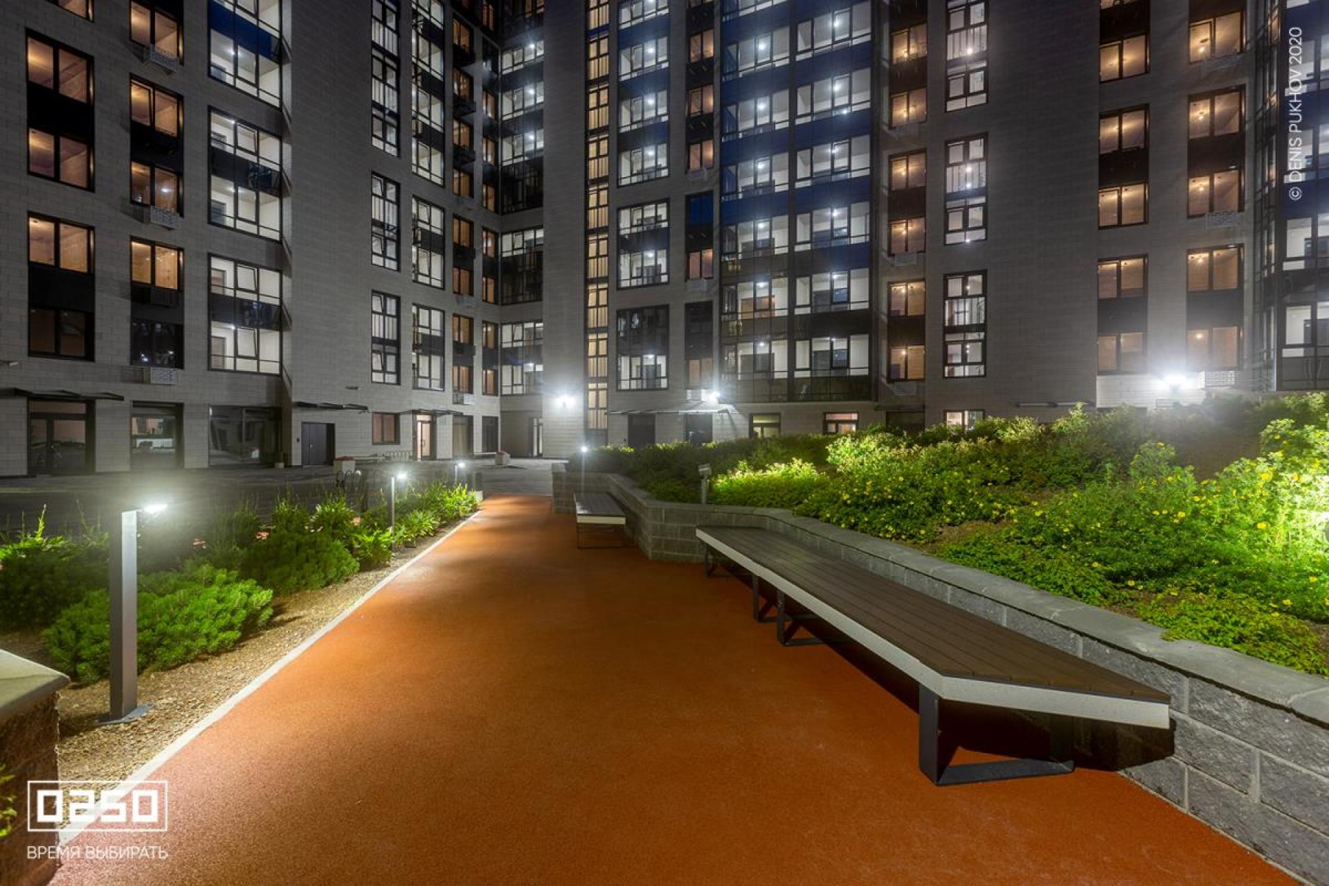 Парковая скамейка в виде правоугольного параллелограмма