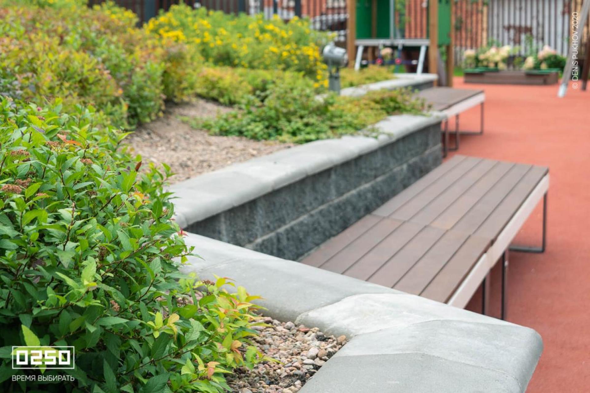 Парковая скамейка в виде правоугольного параллелограмма белый кварц