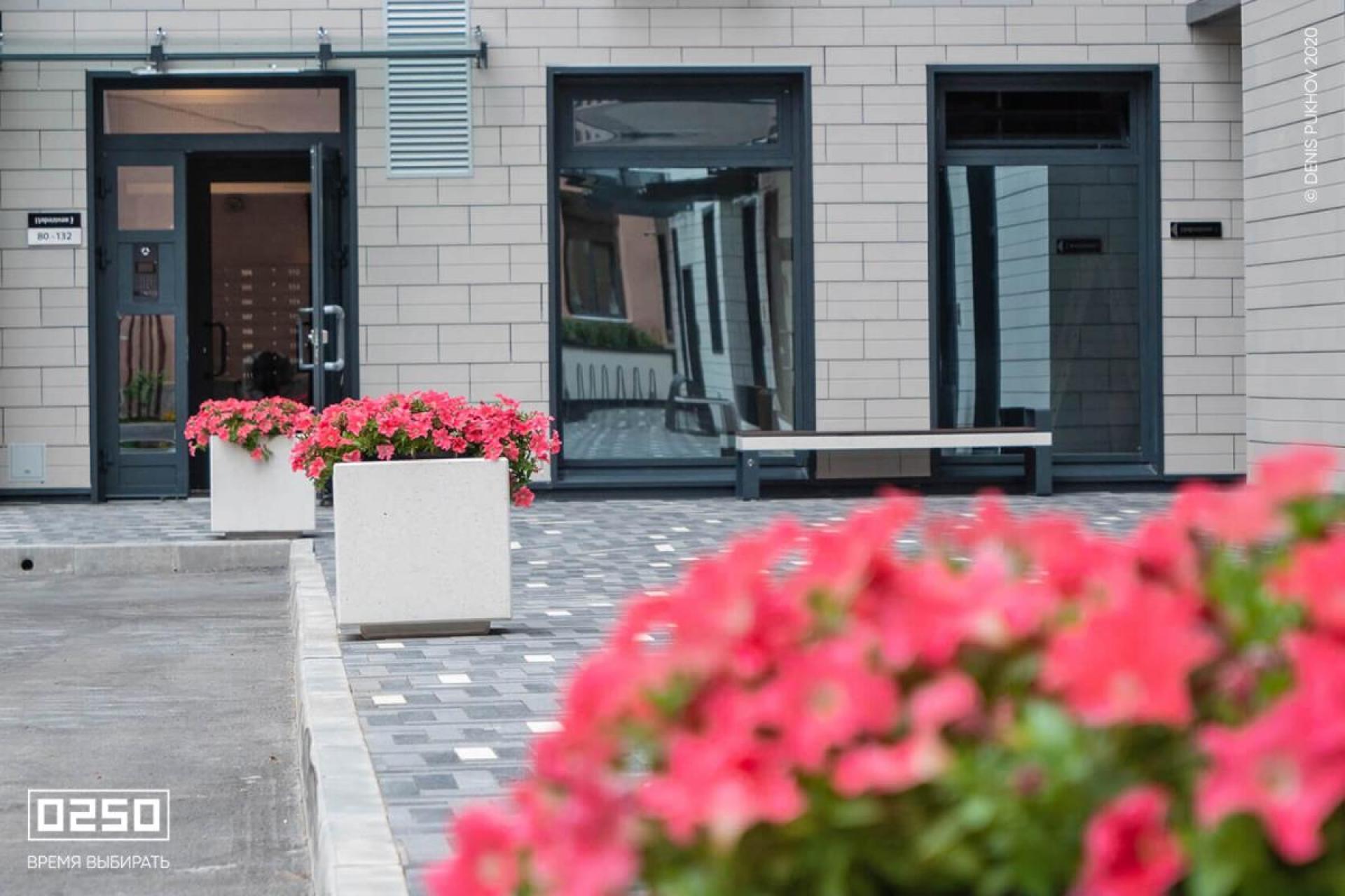 Вазон Кубэ 550 белый кварц 