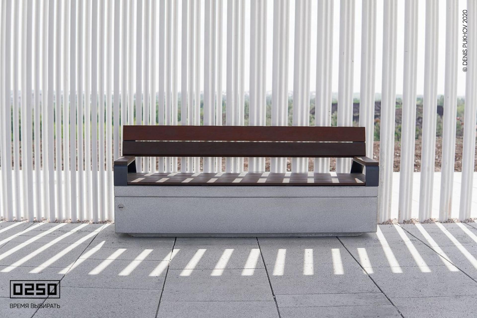 Бетонная скамейка 0250 в парке Притяжение  Магнитогорск