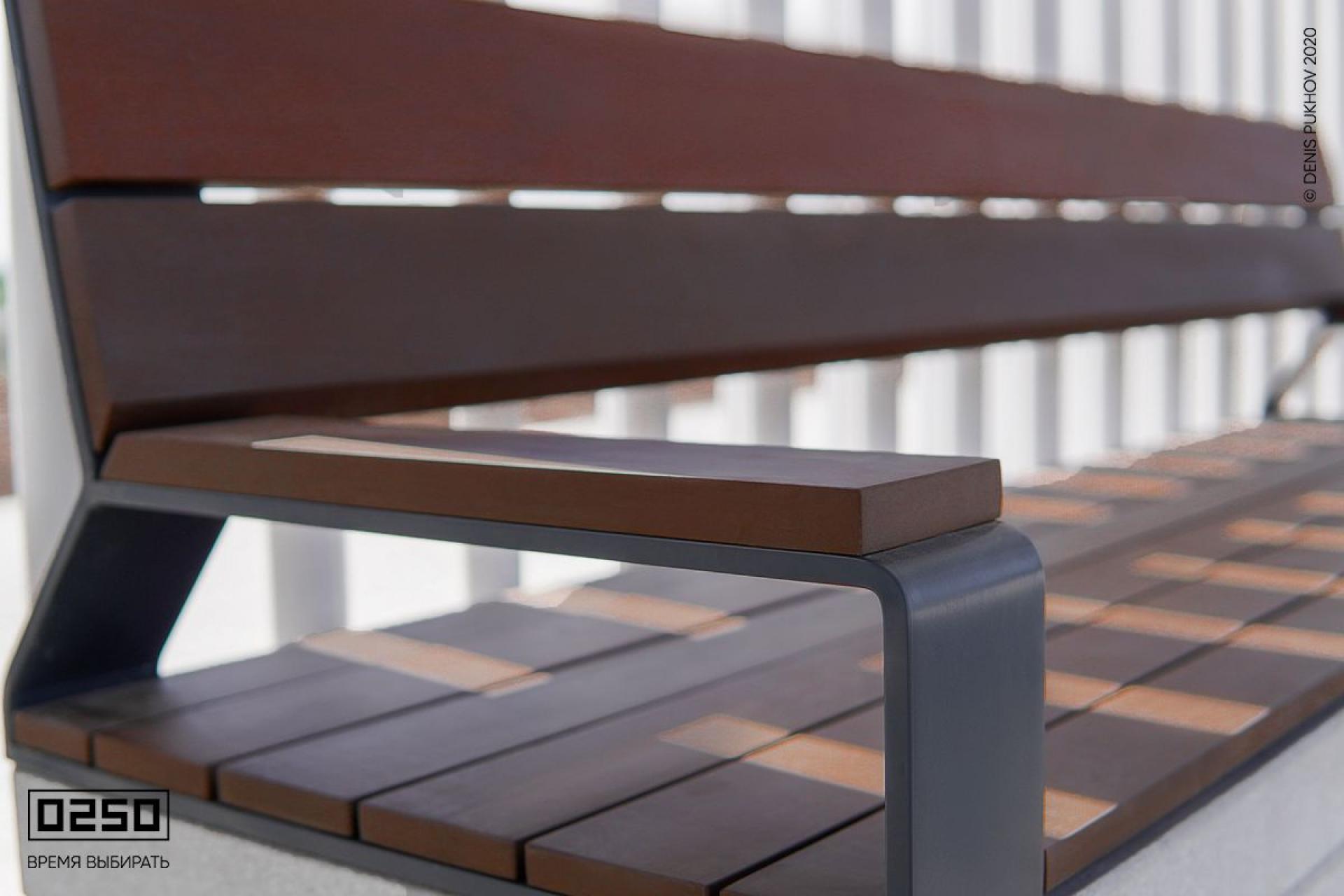 Настил бетонной скамейки со спинокй и подлокотником 