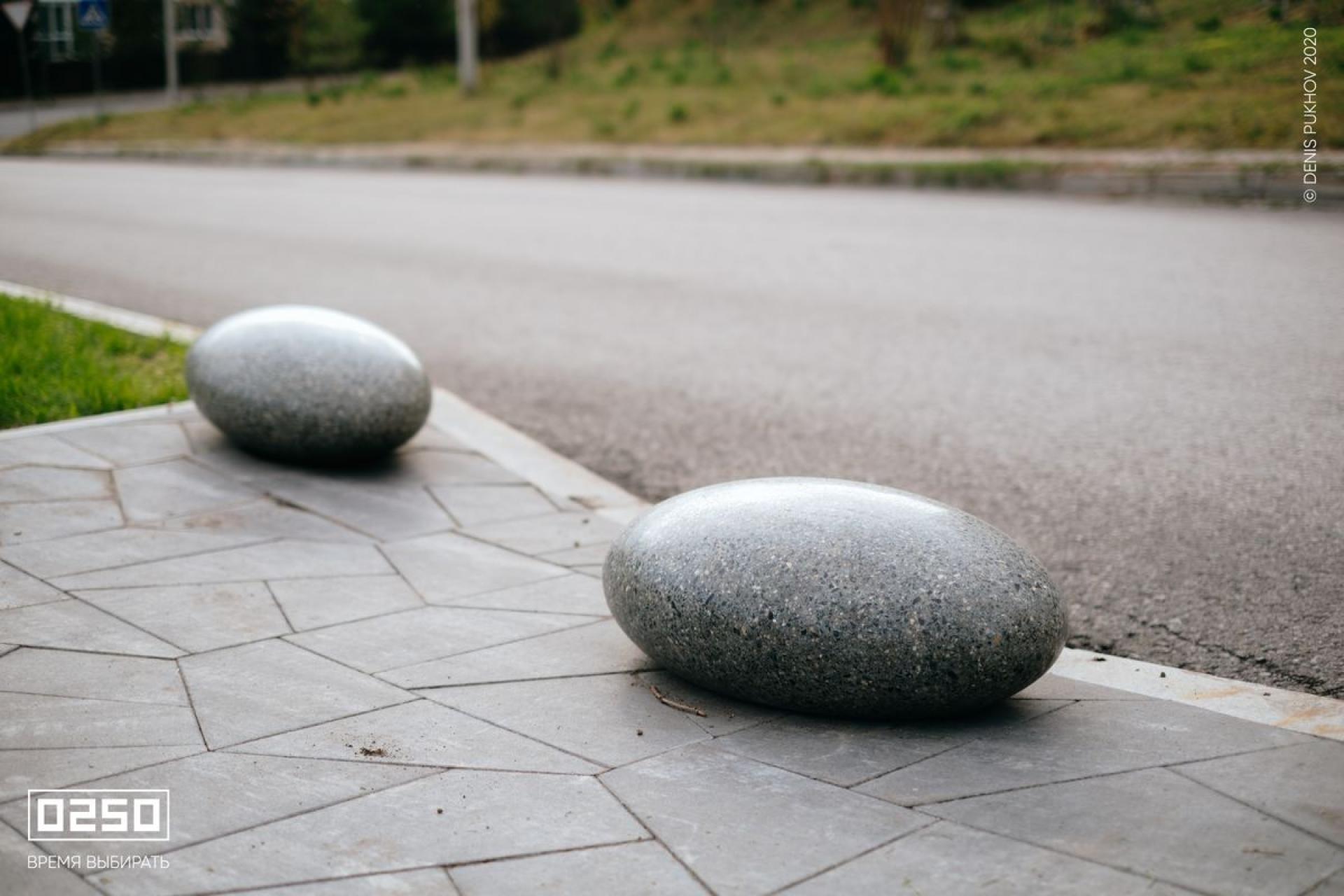 Фото Два Каменя времени серого цвета в Парке Бикбаева г.Уфа