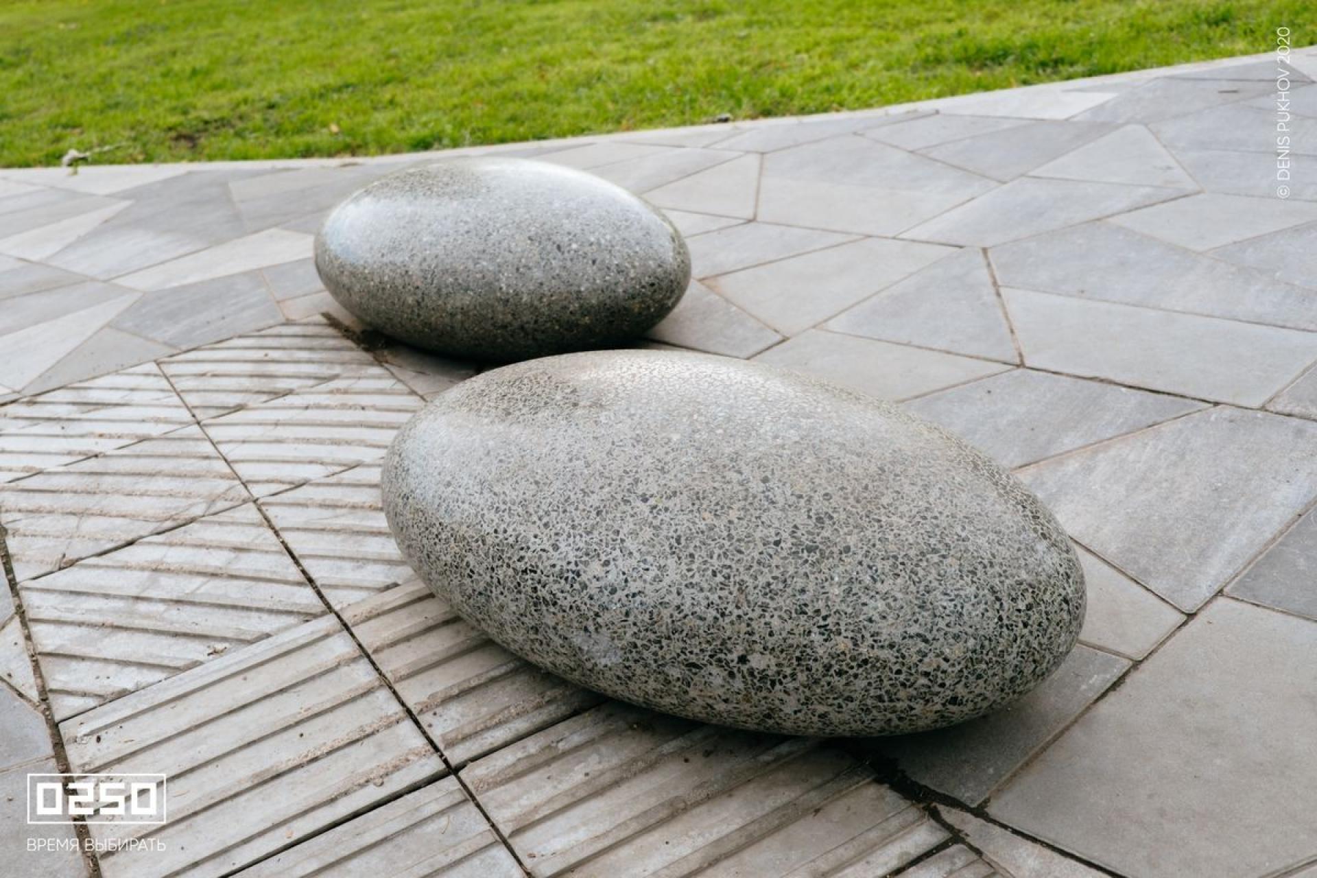 Фото Два Каменя времени серого цвета в Парке Бикбаева г.Уфа