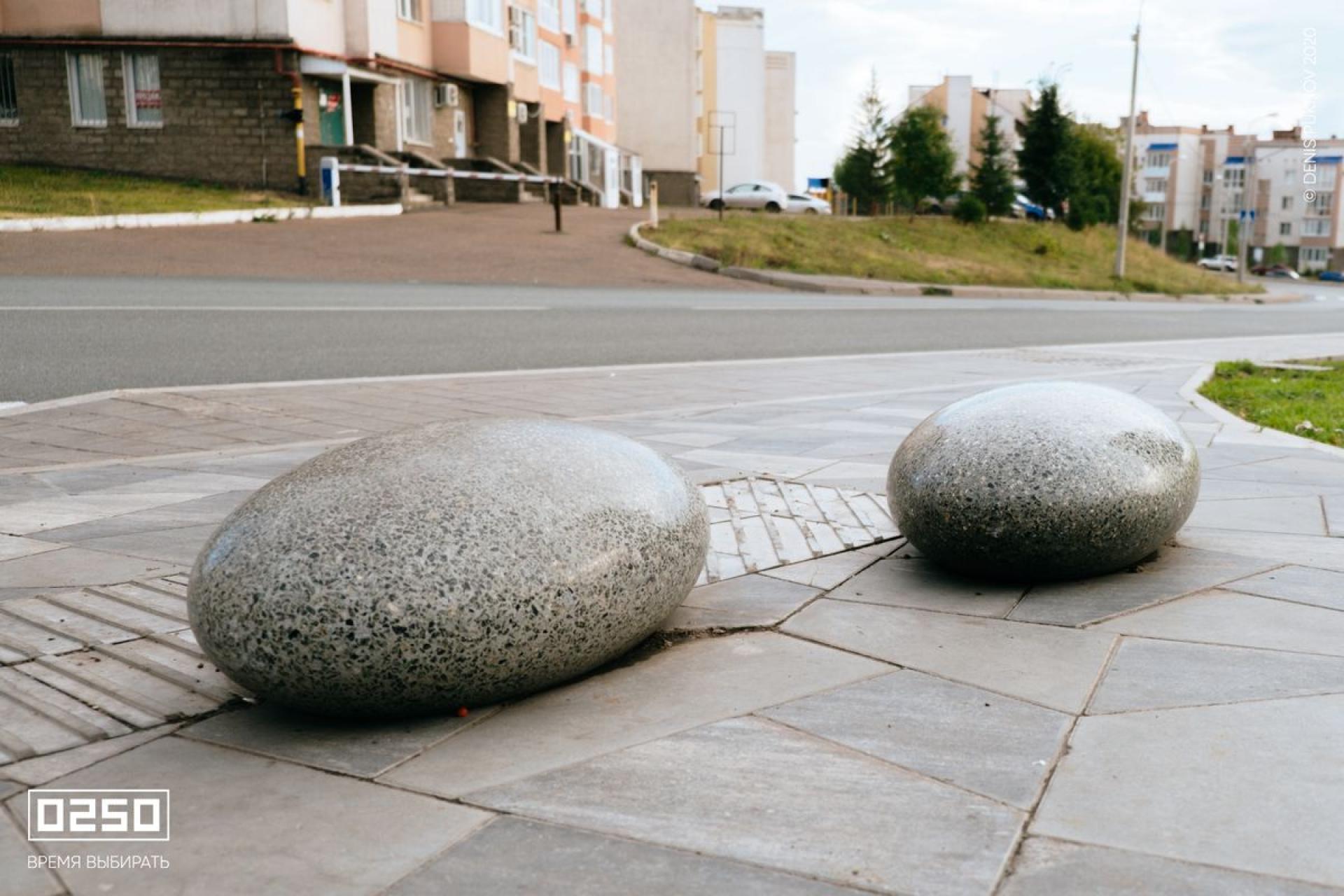 Фото Два Каменя времени серого цвета в Парке Бикбаева г.Уфа