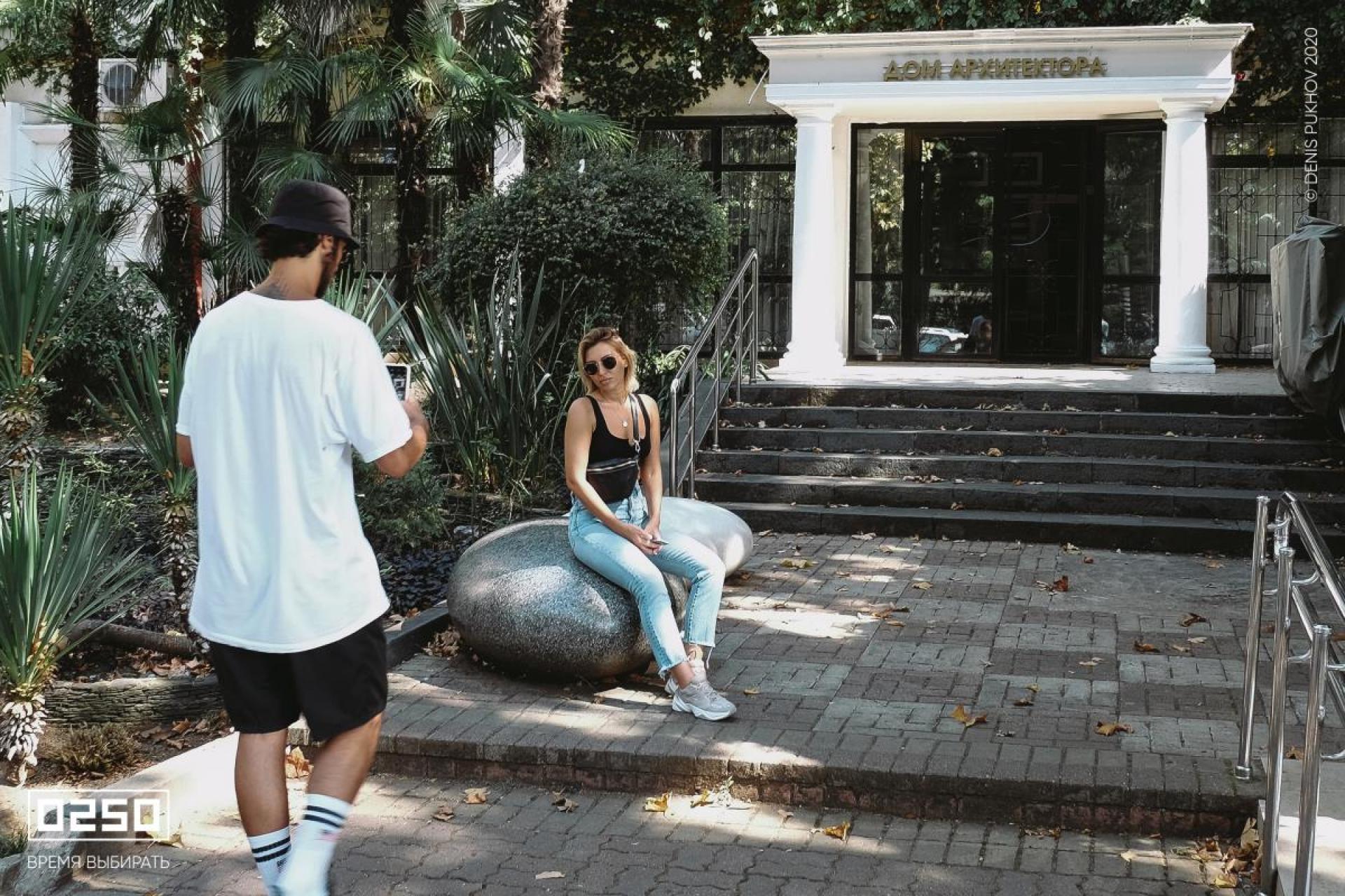 Входная группа с камнем времени 