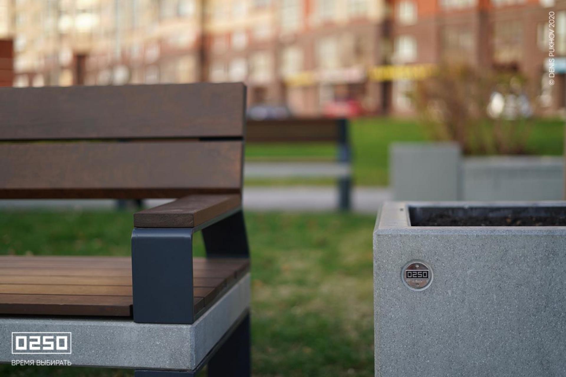 Вазон Кубэ 550 серый графит