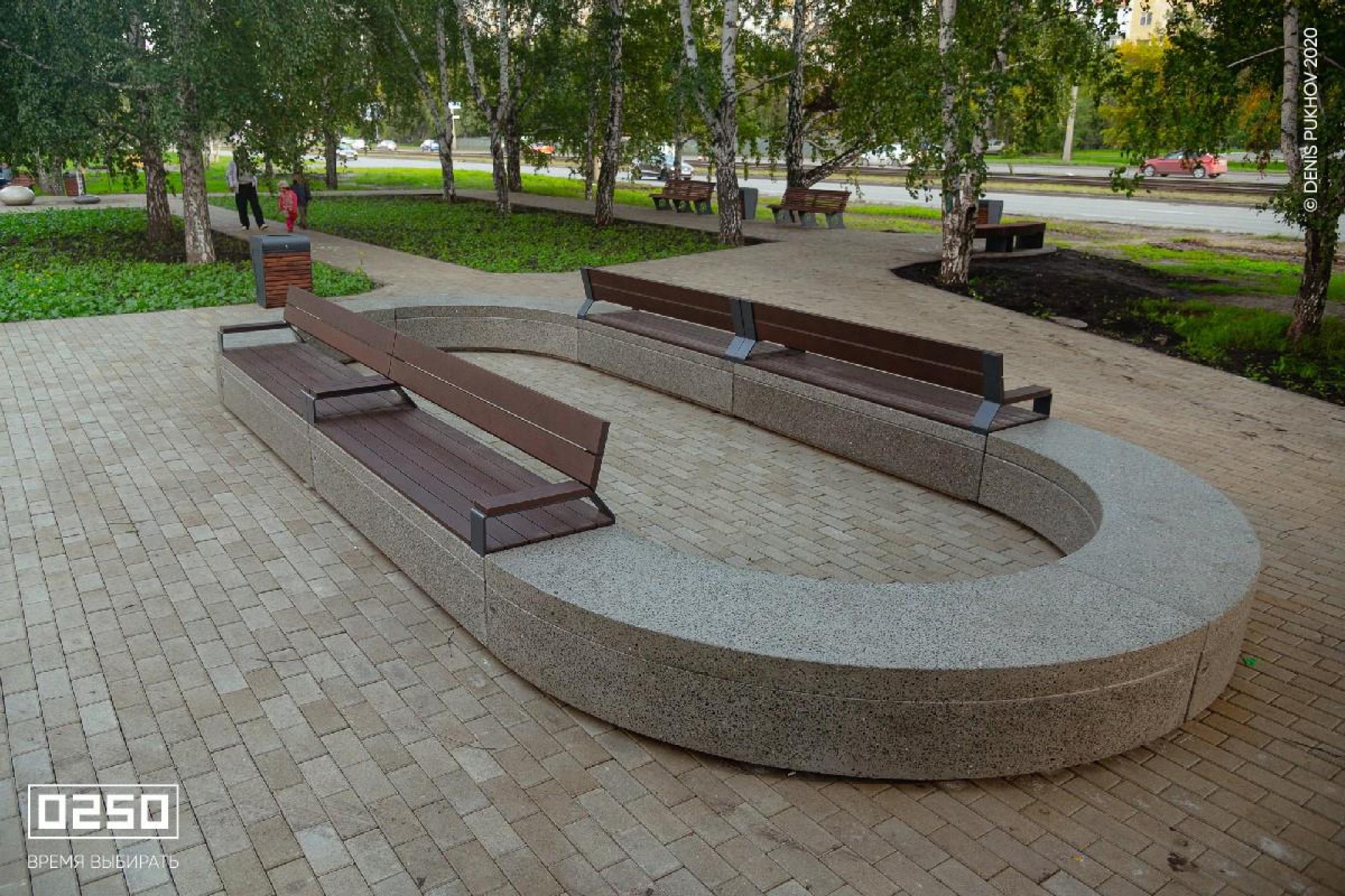Бетонная скамейка радиальная без настила Серый графит СРБ3-90.С.НГ3.С от производителя 0250 Фото Бетонная скамейка четверть круга без настила