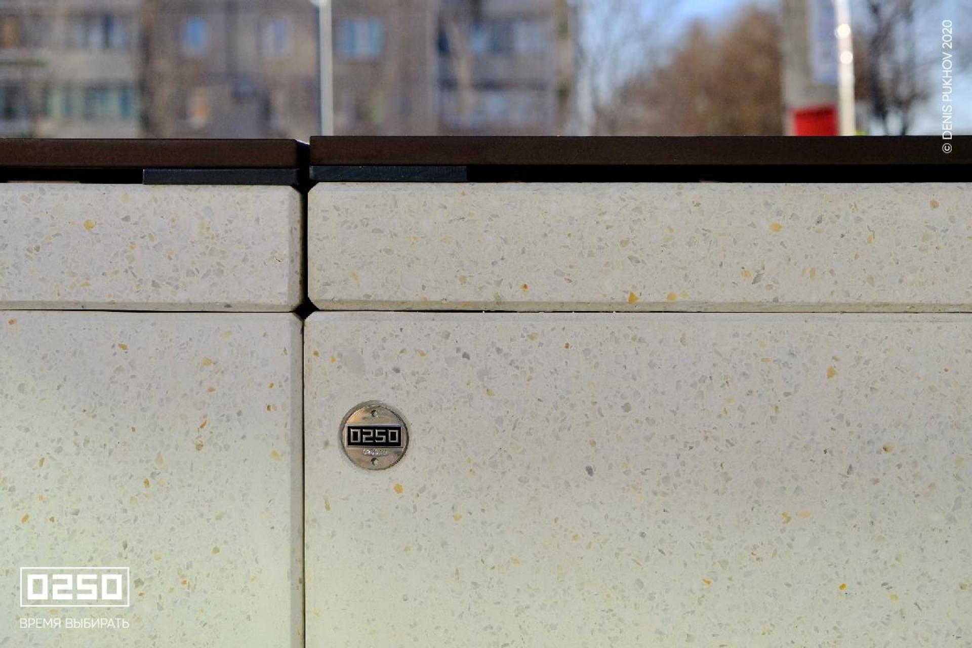 Фото Соединение двух бетонных скамеек с настилом Комсомольский проспект Челябинск