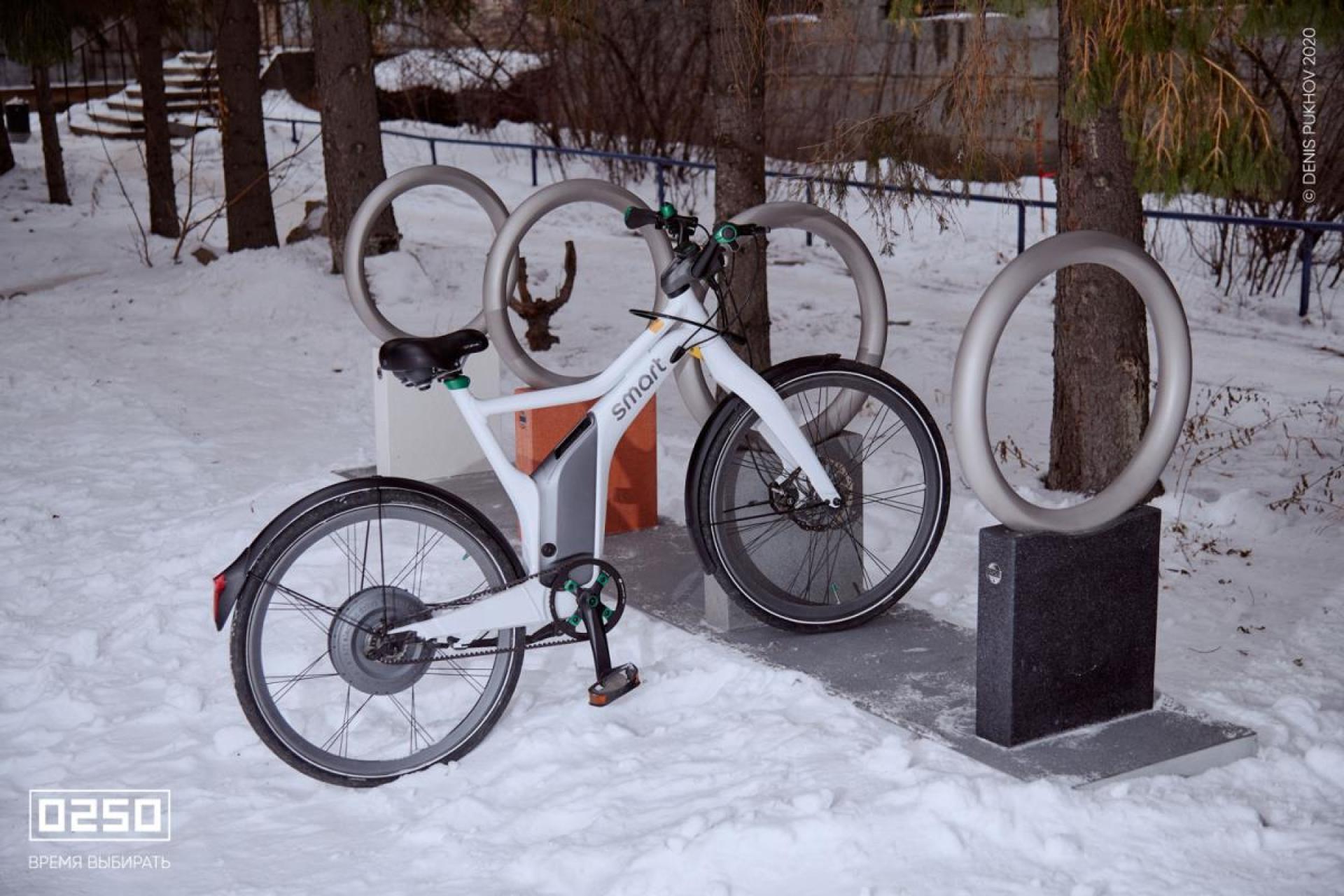 Фото: Удобная Велопарковка из бетона и нежавеющей стали офисное здание Челябинск