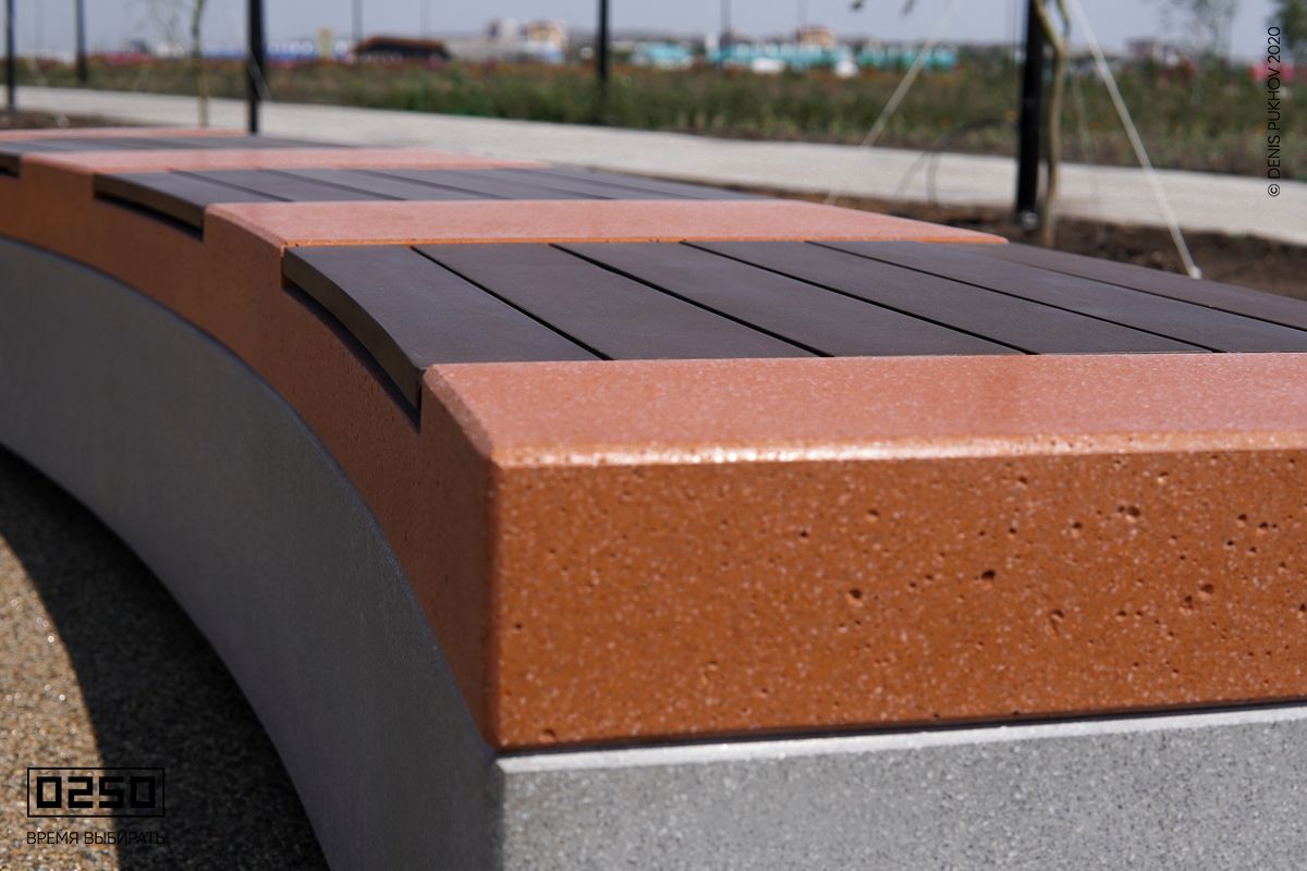 Цветная радиусная бетонная скамейка 30 в верх цвет Рыжий кортен