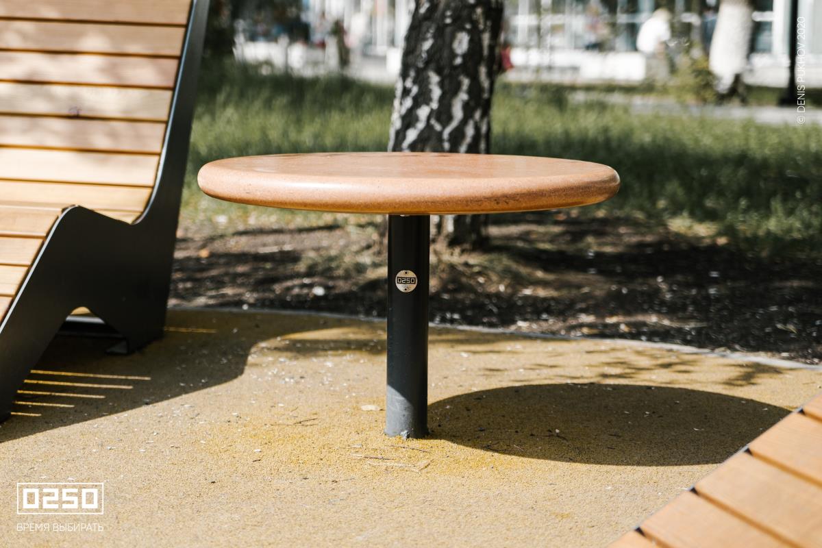 Фото Кофейный бетонный стол моноподий рыжего цвета для улицы