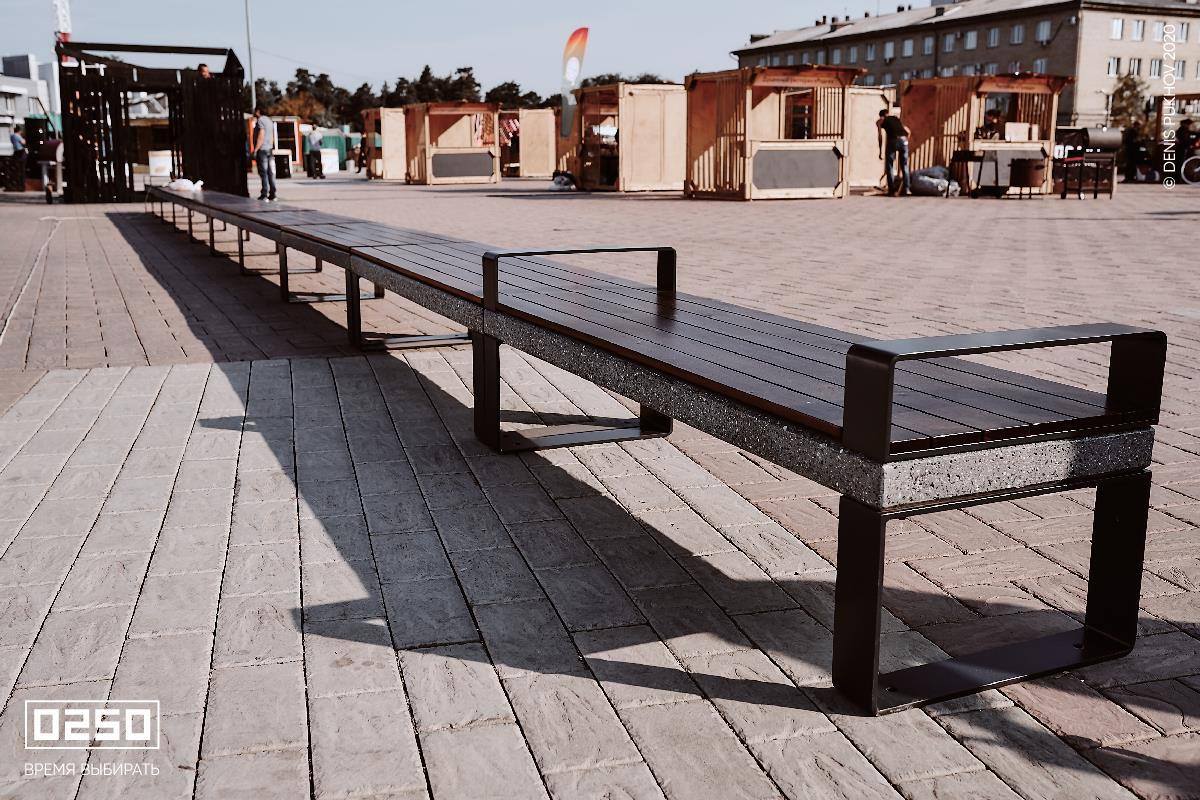 Фото Линейная модульная скамейка с подлокотинками улица без спинки Челябинск